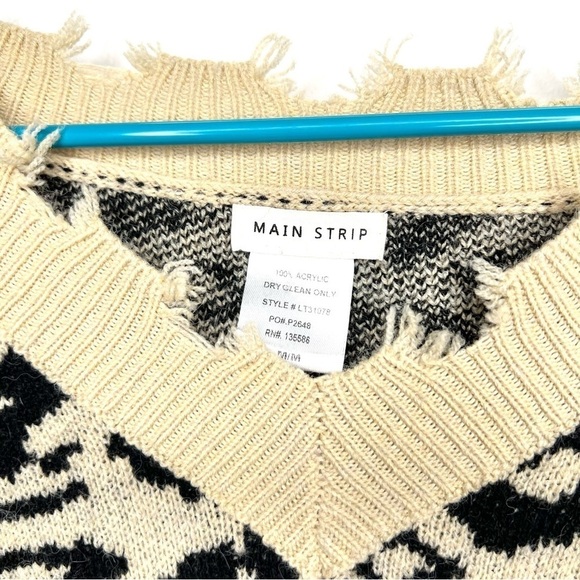 Main Strip Leopard Cheetah Distressed Fringe V-Neck Knitted Sweater Size Medium - Picture 7 of 13